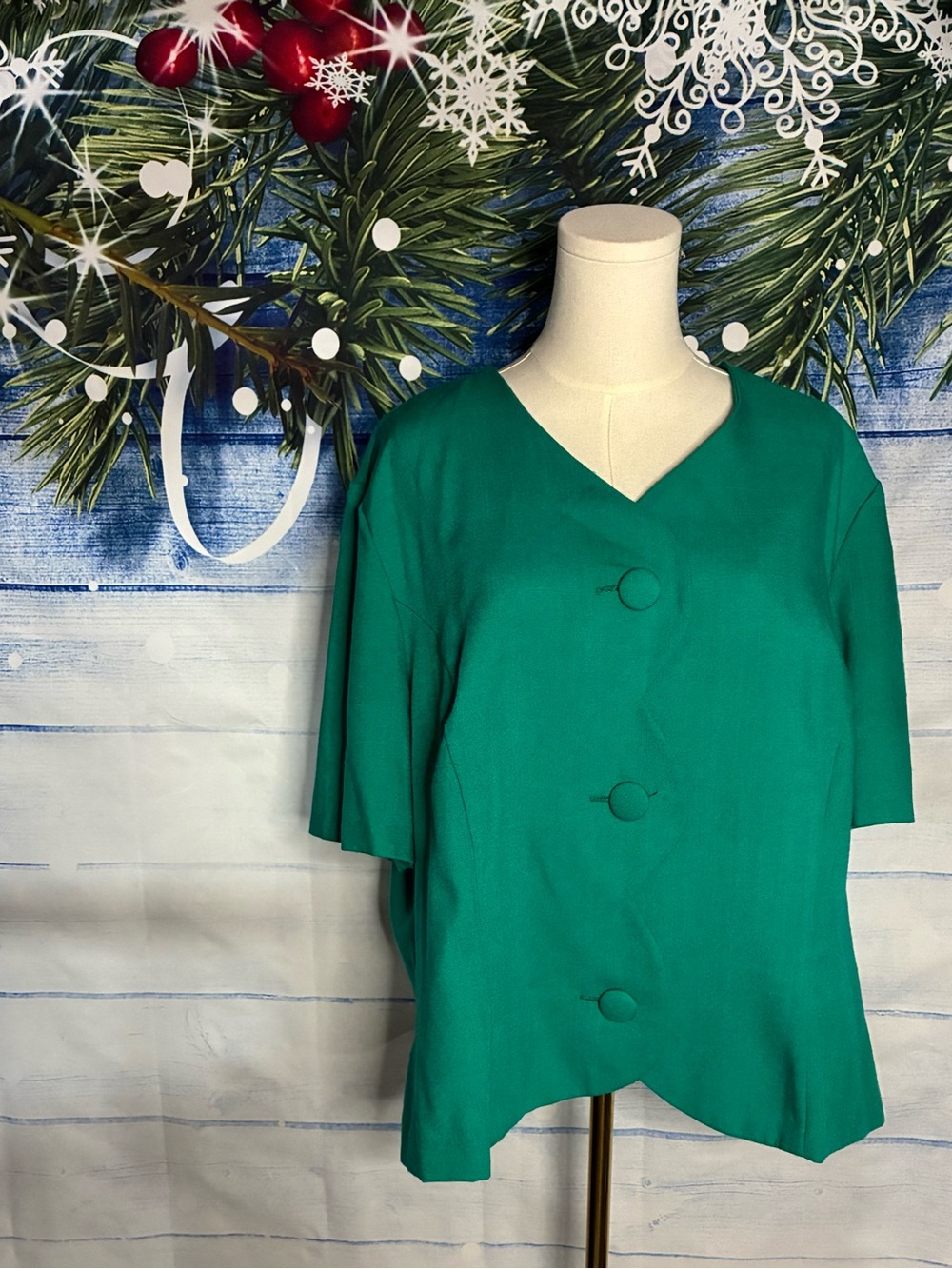 🎄 Women’s Emerald Green Short-Sleeve Button Front Top